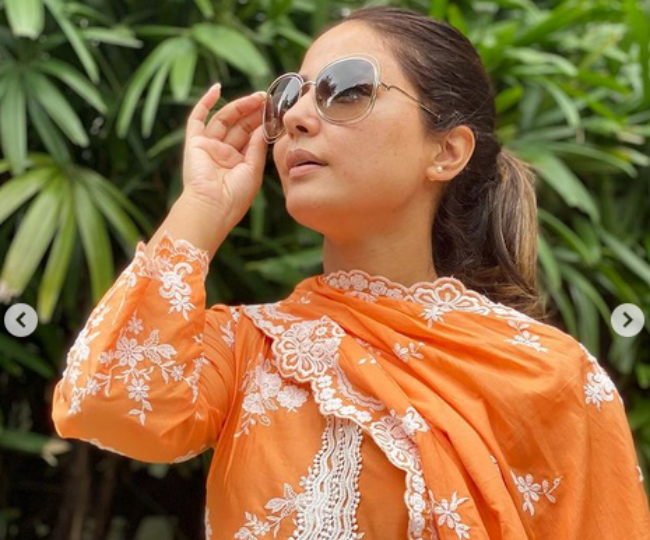 हिना खान अपनी सादगी से भी ढाती हैं कहर, ऑरेंज सूट में एक्ट्रेस की तस्वीरें कर देंगी दीवाना  